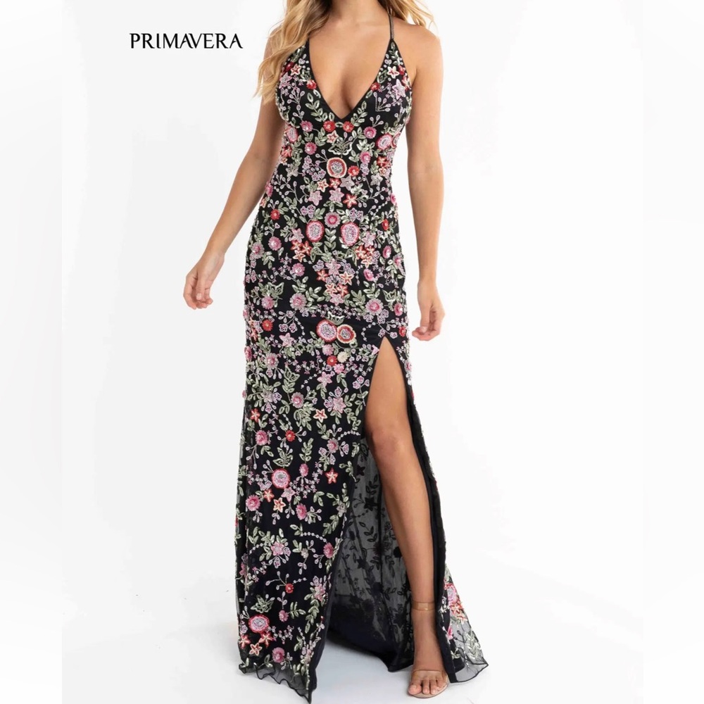 Primavera FITTED GOWN WITH PLUNGING V-NECK